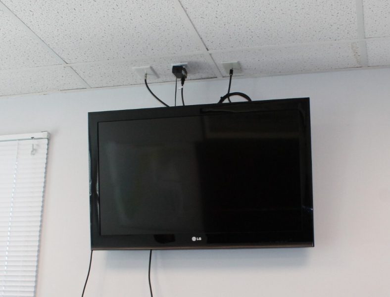 LG TV 38 INCH — photo 1