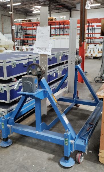 MATERIALS HANDLING EQUIPMENT — photo 1