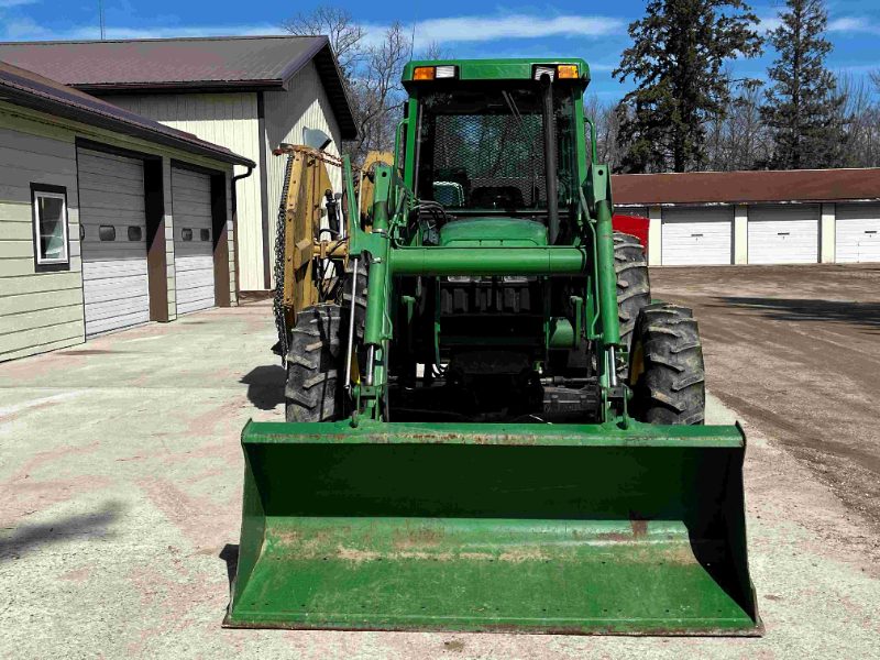 2000 John Deere Tractor — photo 1