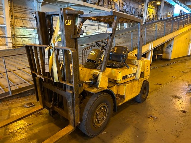 Caterpillar Forklift — photo 1