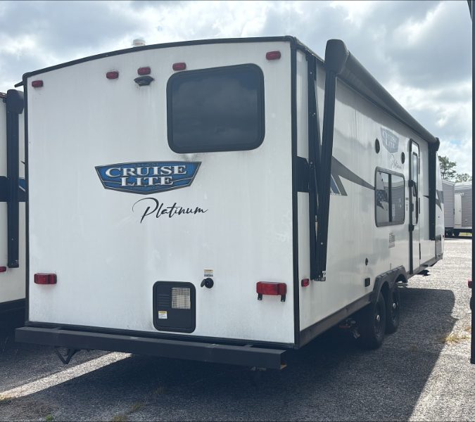 Travel Trailer — photo 1