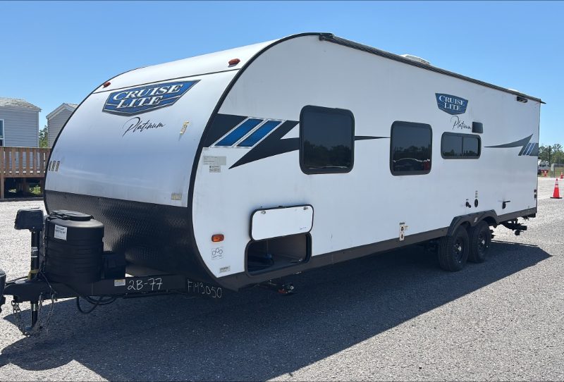 Travel Trailer — photo 1