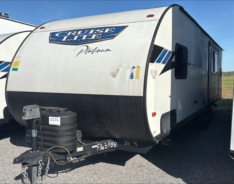 Travel Trailer — photo 1