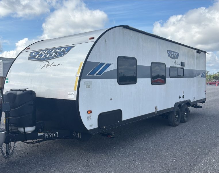 Travel Trailer — photo 1