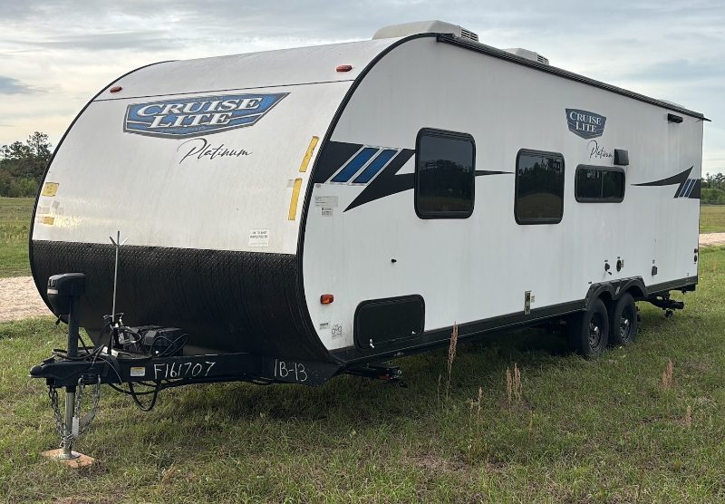 Travel Trailer — photo 1