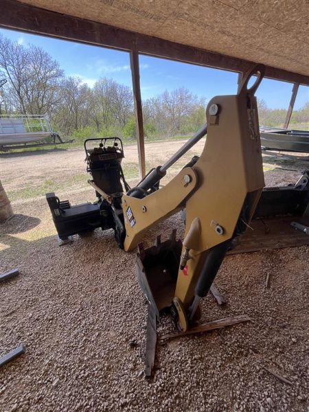 2004 Cat BH30W Backhoe Attachment — photo 1