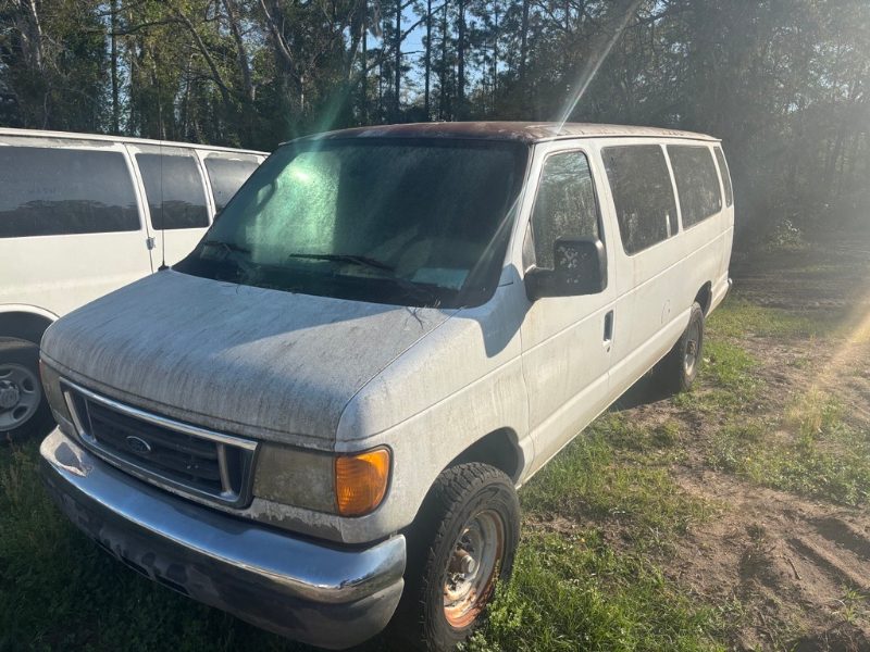 2007 Ford E350 Super Duty Passenger — photo 1
