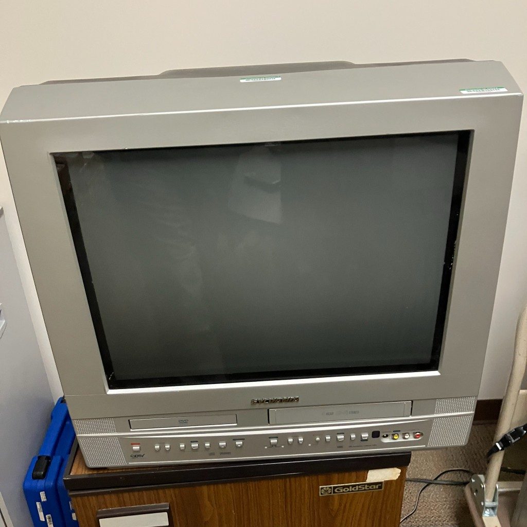 Sylvania CRT TV — photo 1