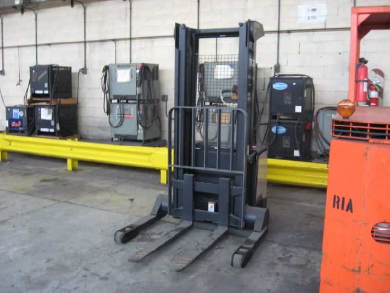 2012 Stacker Electric Pallet — photo 1