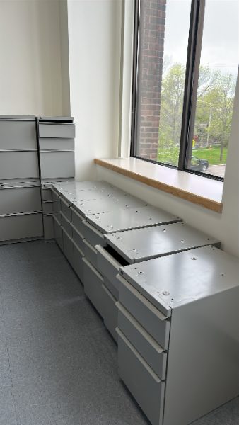 Metal shelves - photo 1