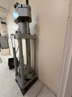 300K UNIVERSAL FORCE CALIBRATOR - photo 1