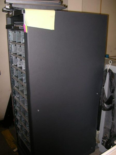 Disk Drive Storage Unit with Disk Arrays — photo 1