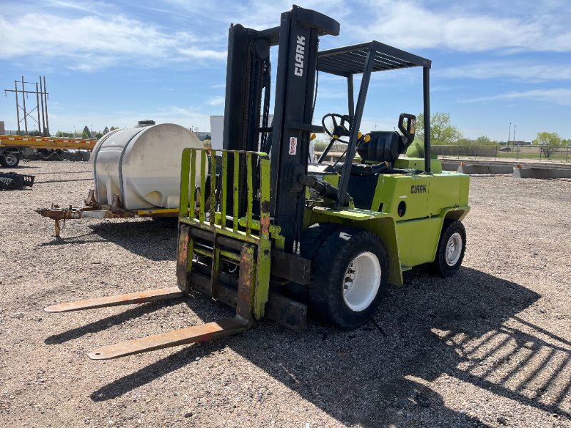 1990 Clark Forklift — photo 1