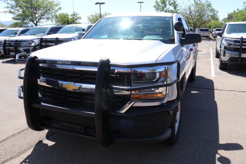 2018 Chevrolet Silverado 4X4 Truck — photo 1