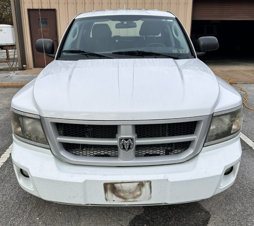2011 Dodge Dakota 4X4 Truck — photo 1