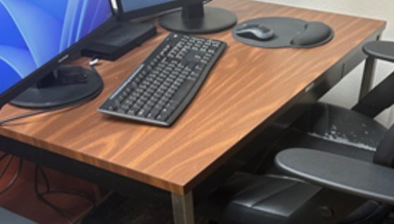 Small Worktable — photo 1