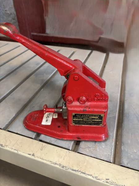 Combinator Best Lock Corp Key — photo 1