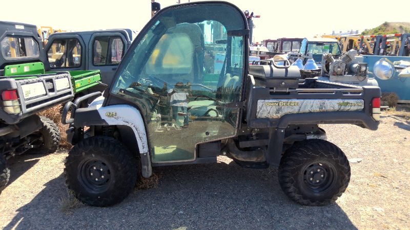 2012 John Deere Gator 825i — photo 1
