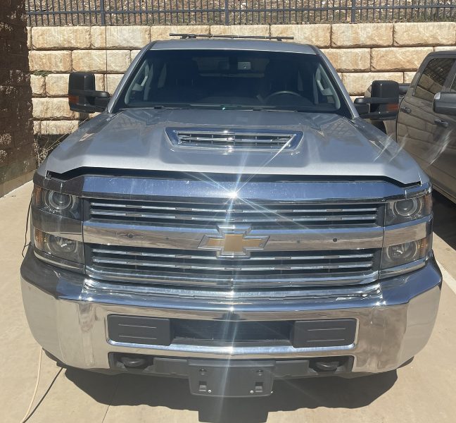 2018 Chevrolet Silverado — photo 1