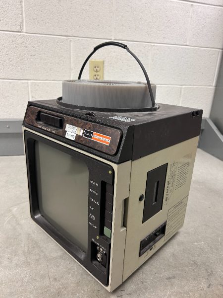 35mm Slide Projector — photo 1