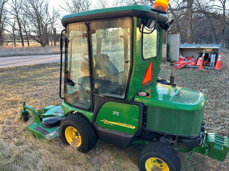2008 John Deere 1565 Mower and Toro Zero Turn Mower — photo 1