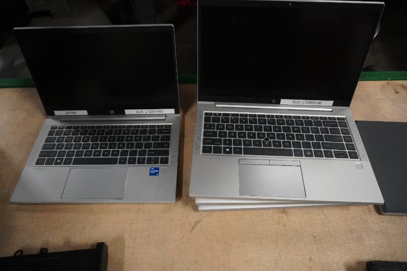 8 Laptops — photo 1