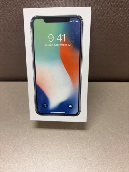 iPhone X - photo 1
