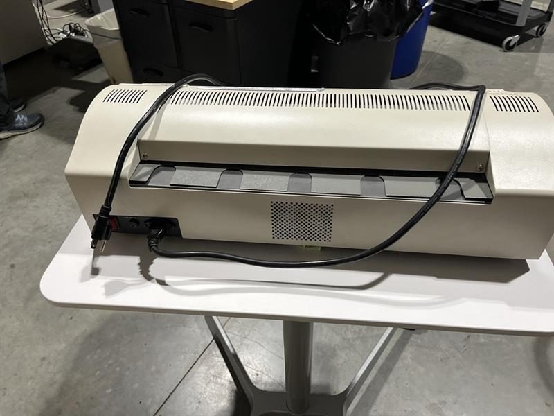 GBC HeatSeal H700 Pro Pouch Laminator - photo 1