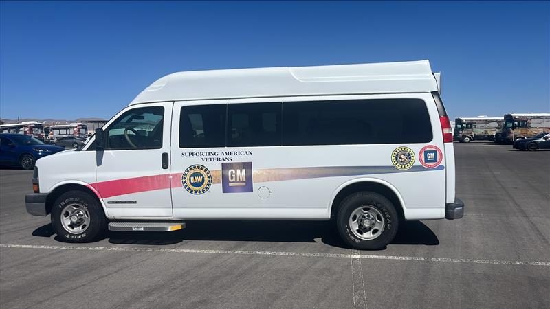 2013 Chevrolet Express — photo 1