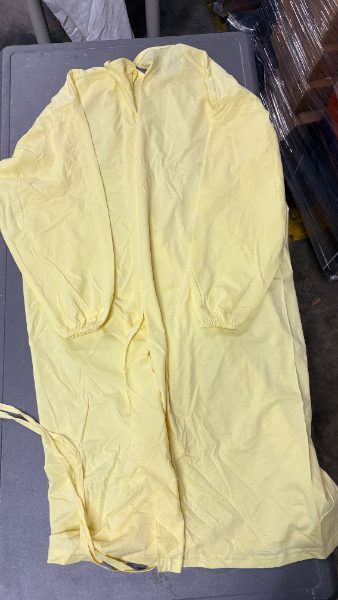 Non-Surgical Isolation Gowns — photo 1