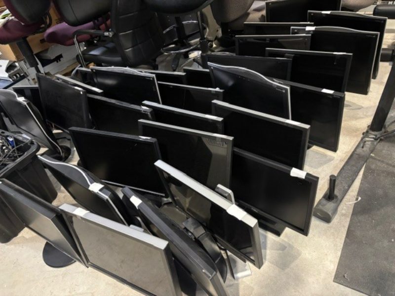 Misc. Electronic Equipment (LOT) — photo 1