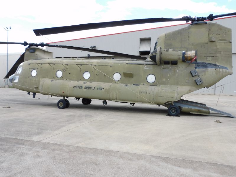 BOEING CH-47F CHINOOK HELICOPTER SN: 08-08043 — photo 1