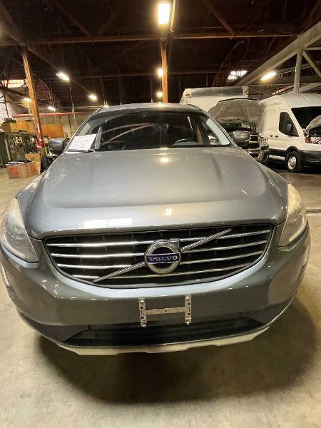 2017 VOLVO XC60 — photo 1