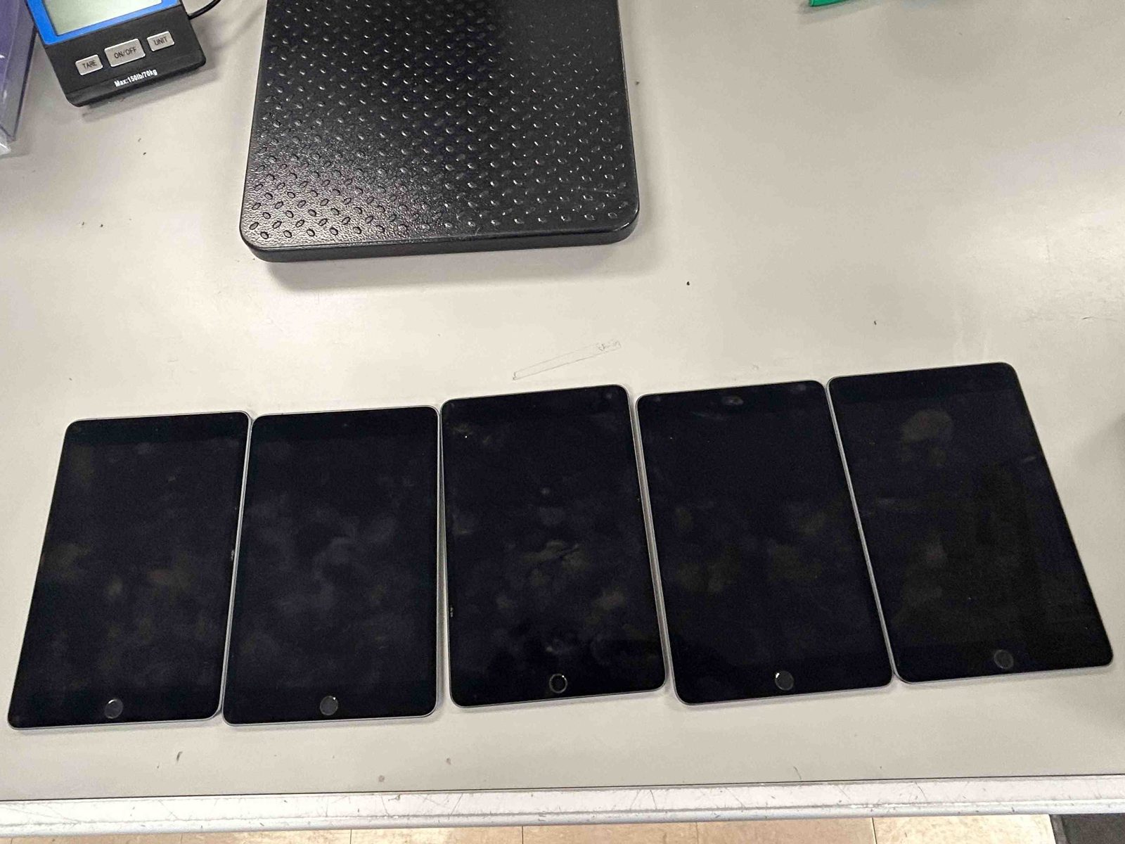 One Lot of IPADs - photo 1