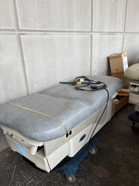 MIDMARK EXAM CHAIRS (1 LOT) - photo 1