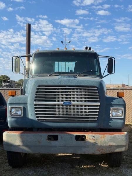FORD LT9000 TRACTOR