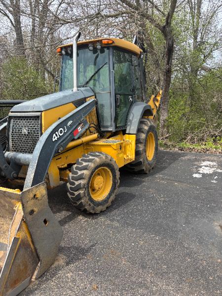 JOHN DEERE 410J 4 WHEEL DRIVE BACKHOE/TRACTOR