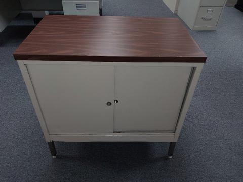 (4) Credenzas