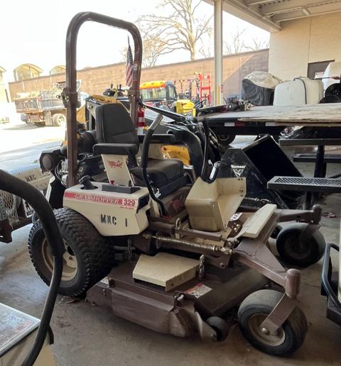 RIDING LAWN MOWER
