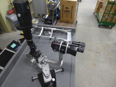 SLIT LAMP