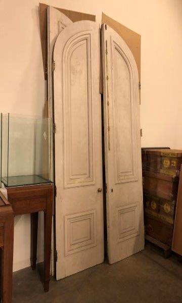 (1) LOT OF 19TH CENTURY VINTAGE BUILDING DOORS