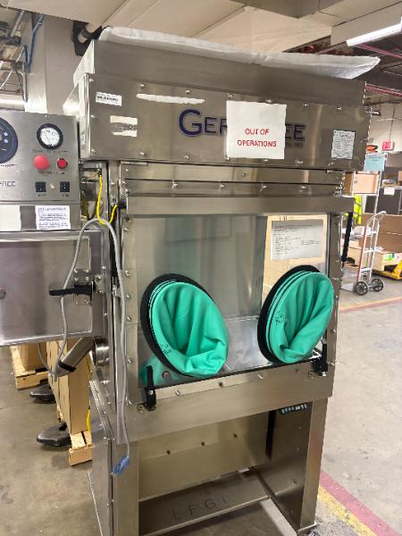 LAMINAR FLOW GLOVEBOX ISOLATOR