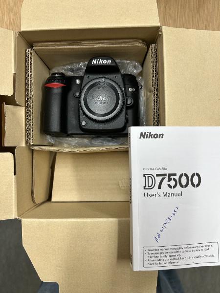 DIGITAL CAMERA