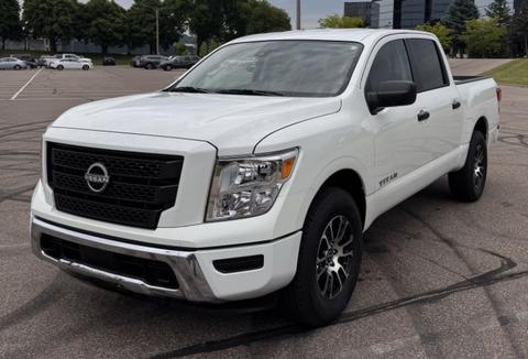 2024 Nissan Titan 4x4 Crew Cab SV