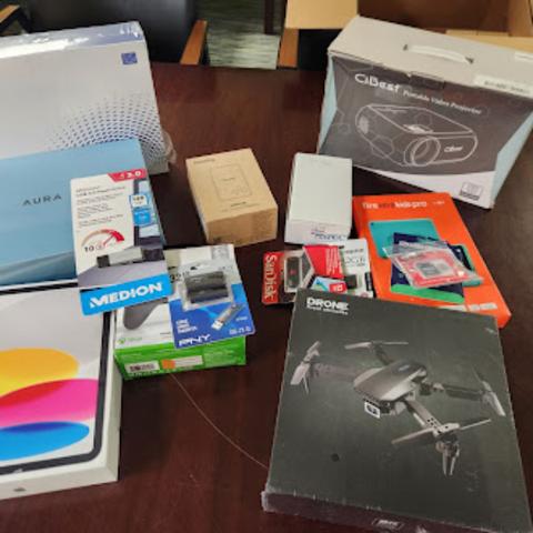 (1) LOT OF LIKE NEW ELECTRONICS