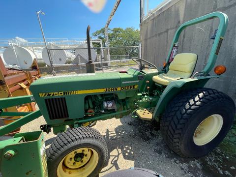 John Deere 750 Compact Utility Tractor