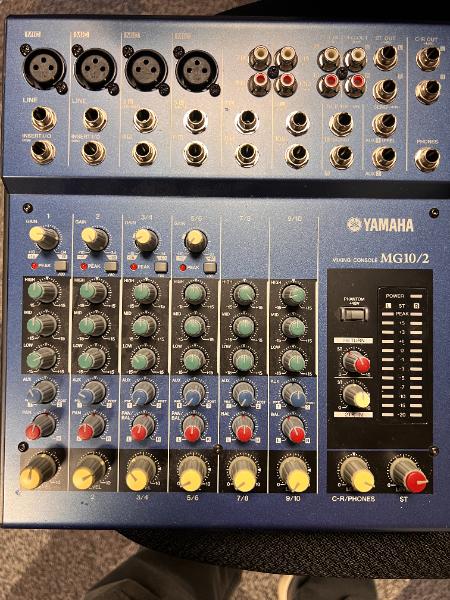YAMAHA MIXING CONSOLE