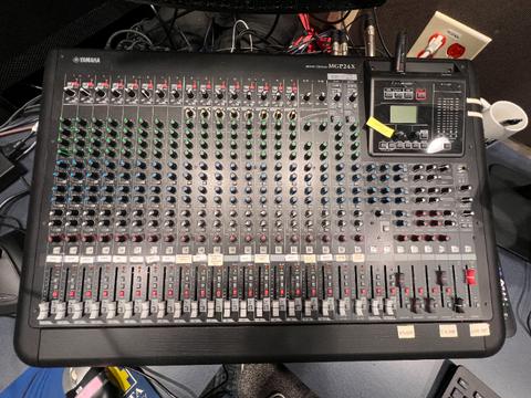 YAMAHA MIXING CONSOLE