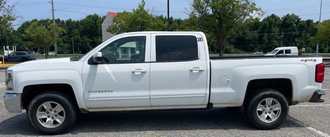 2017 Chevrolet Silverado 1500 4WD Crew Cab 4 DR