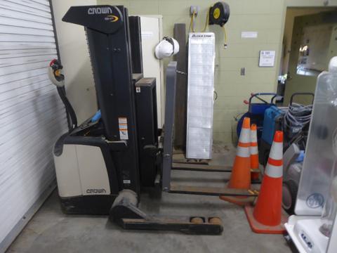CROWN SHR 5500 SERIES STACKER